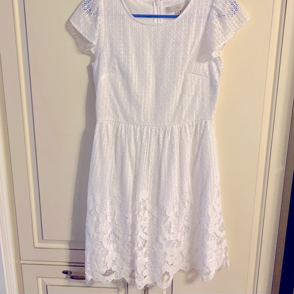Pretty lace dress NWT